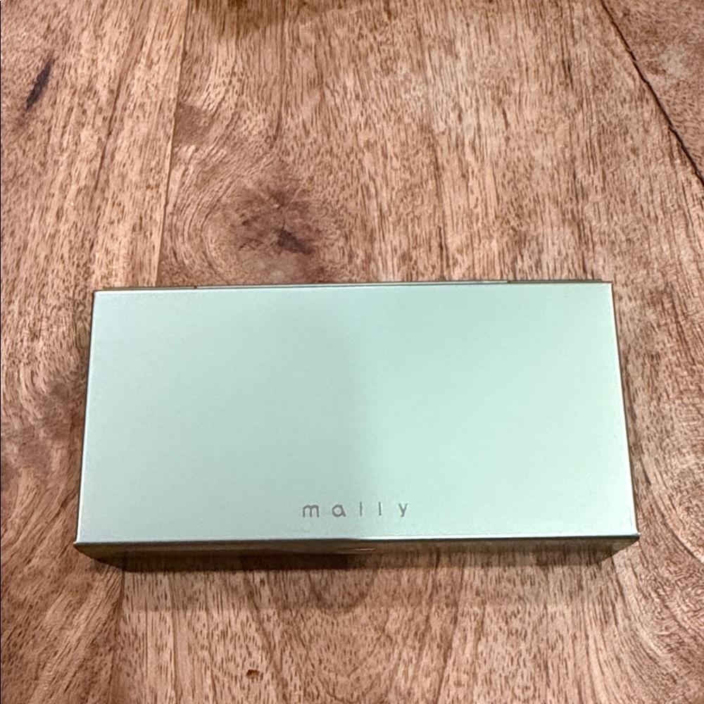 Mally Brightening Eye Shadow Palette